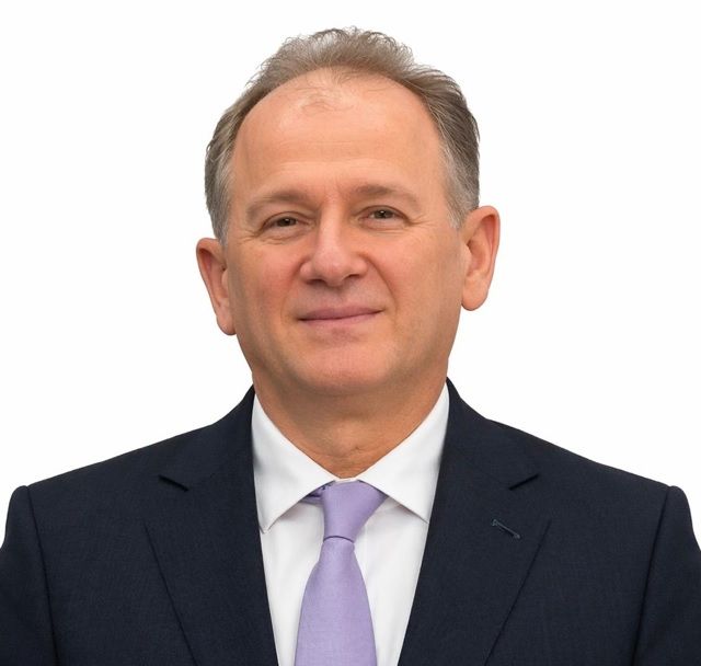 Goekhan_Guemuesdag_0d345a5784