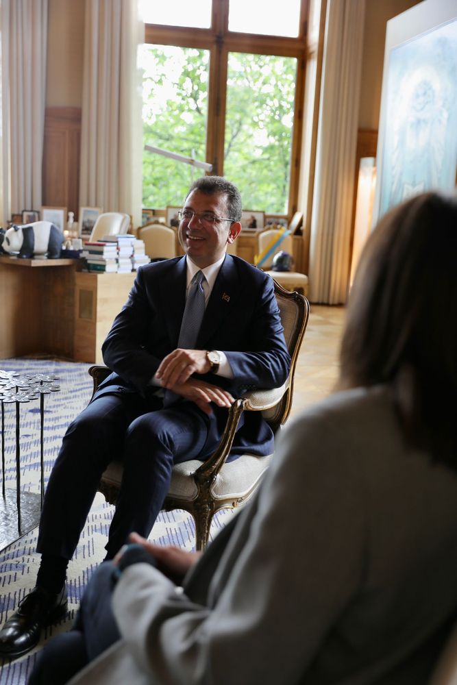 large_IMAMOGLU_PARIS_TE_Oe_NCE_B_Ue_Y_Ue_KELCIMIZI_SONRA_BELEDIYE_BASKANI_HIDALGO_YU_ZIYARET_ETTI_2_Kopya_ea17eade28