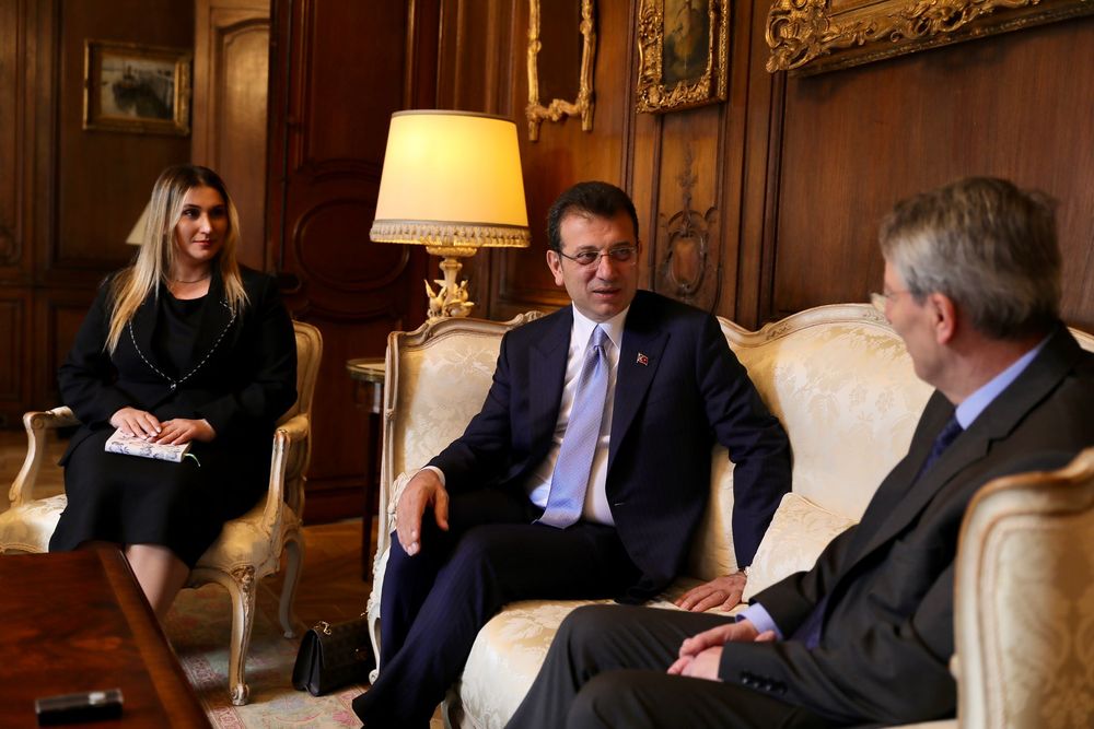 large_IMAMOGLU_PARIS_TE_Oe_NCE_B_Ue_Y_Ue_KELCIMIZI_SONRA_BELEDIYE_BASKANI_HIDALGO_YU_ZIYARET_ETTI_3_0a8eddbd70