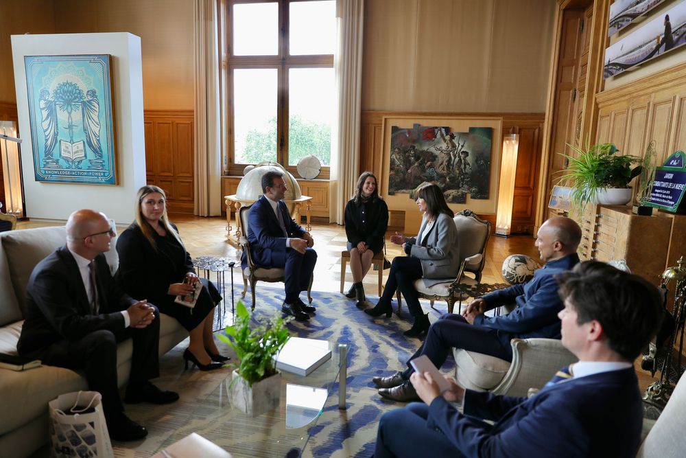 large_IMAMOGLU_PARIS_TE_Oe_NCE_B_Ue_Y_Ue_KELCIMIZI_SONRA_BELEDIYE_BASKANI_HIDALGO_YU_ZIYARET_ETTI_7_Kopya_4b56584117