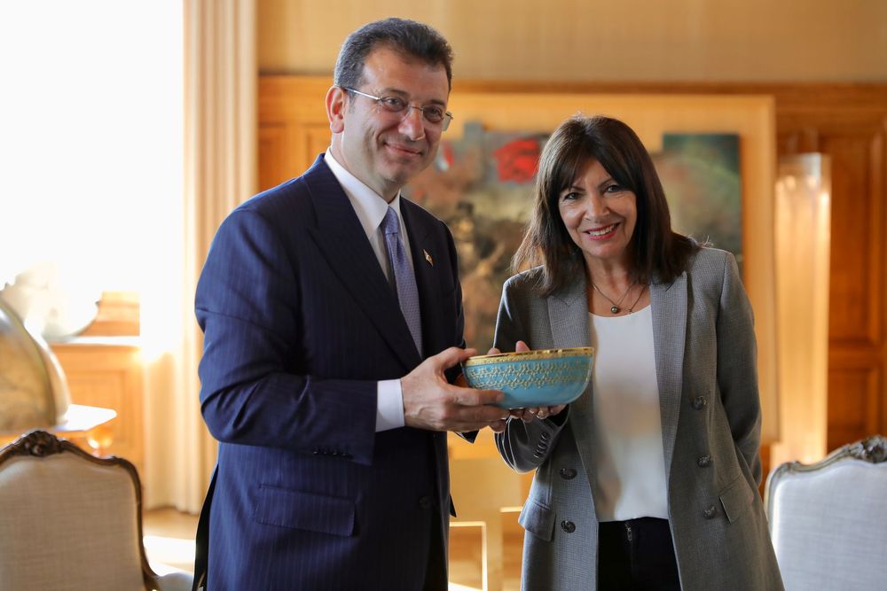 large_IMAMOGLU_PARIS_TE_Oe_NCE_B_Ue_Y_Ue_KELCIMIZI_SONRA_BELEDIYE_BASKANI_HIDALGO_YU_ZIYARET_ETTI_8_7cbbf651c6