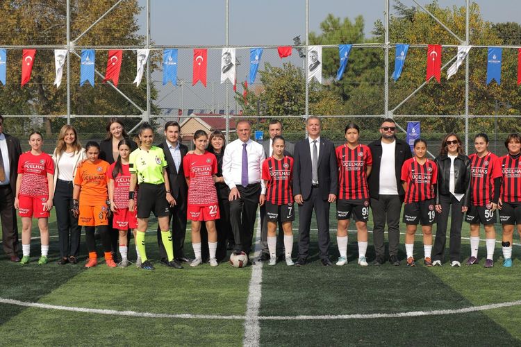 IBB_BALAT_SPOR_TESISLERI_NI_BASTAN_ASAGI_YENILEDI_16_0020949853