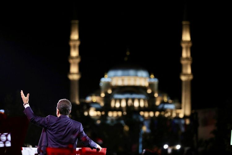 ISTANBUL_30_AGUSTOS_U_YENI_EMIN_Oe_N_Ue_MEYDANI_NDA_KUTLADI_25_463e5f0f74