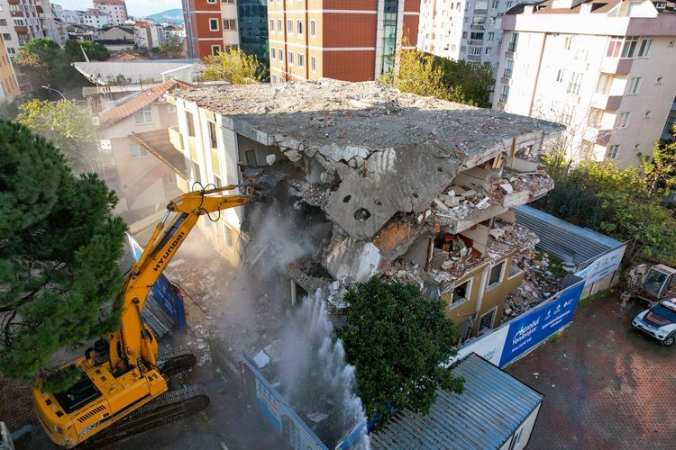 KIPTAS_BU_KEZ_MALTEPE_DE_KURTULUS_APARTMANI_NI_YENILIYOR_14_a8f4c76144