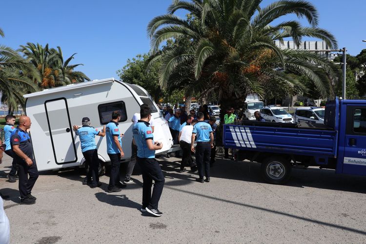 MALTEPE_DE_YER_ISGALI_YAPAN_KARAVANLAR_KALDIRILDI_4_1ad1db9207