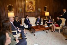 thumbnail_IMAMOGLU_PARIS_TE_Oe_NCE_B_Ue_Y_Ue_KELCIMIZI_SONRA_BELEDIYE_BASKANI_HIDALGO_YU_ZIYARET_ETTI_1_Kopya_8fab626789