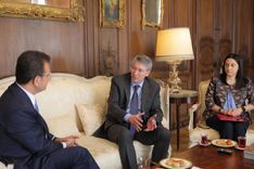 thumbnail_IMAMOGLU_PARIS_TE_Oe_NCE_B_Ue_Y_Ue_KELCIMIZI_SONRA_BELEDIYE_BASKANI_HIDALGO_YU_ZIYARET_ETTI_9_0c17ae8216